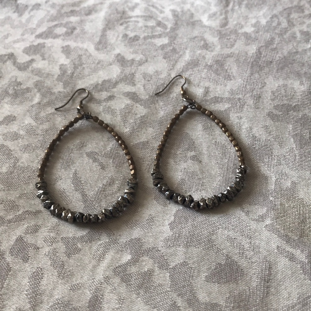 Women’s dangle earrings